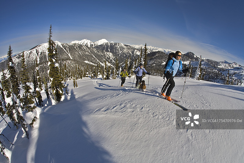 加拿大不列颠哥伦比亚省瓦尔哈拉山脉滑雪之旅图片素材