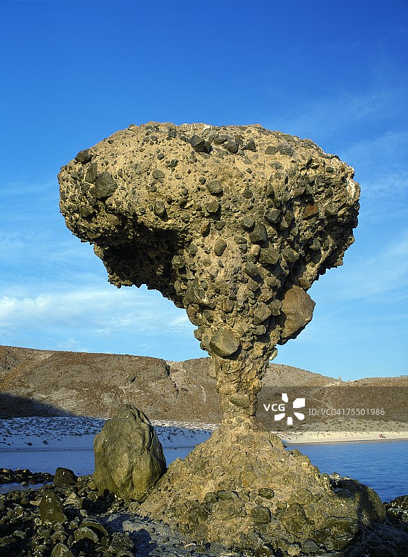拉巴斯下加利福尼亚州巴兰德拉港日落时的蘑菇岩图片素材