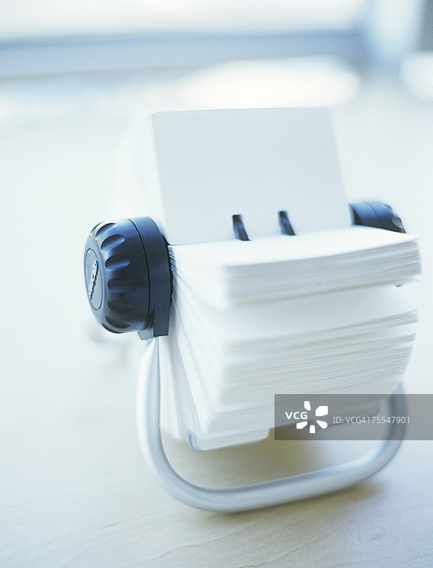 桌上的旋转文件特写图片素材