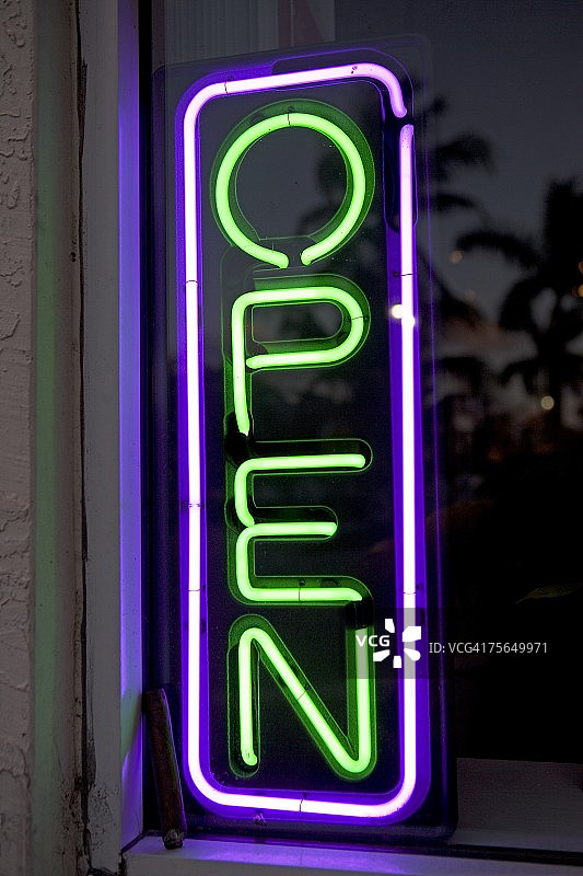 橱窗霓虹开放标志图片素材
