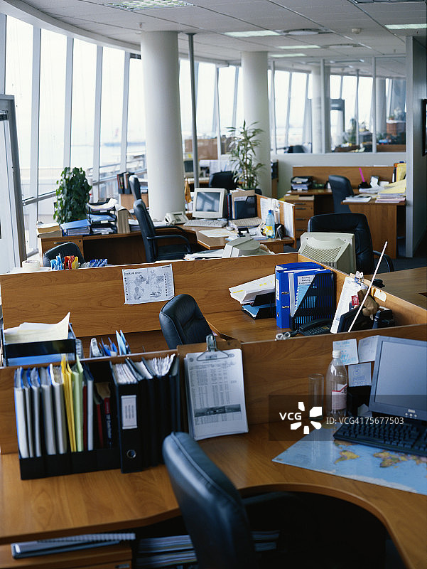 空旷的办公室内部图片素材