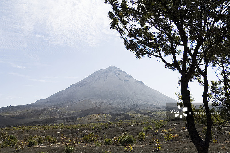 非洲佛得角福戈岛福戈火山的火山口景观图片素材