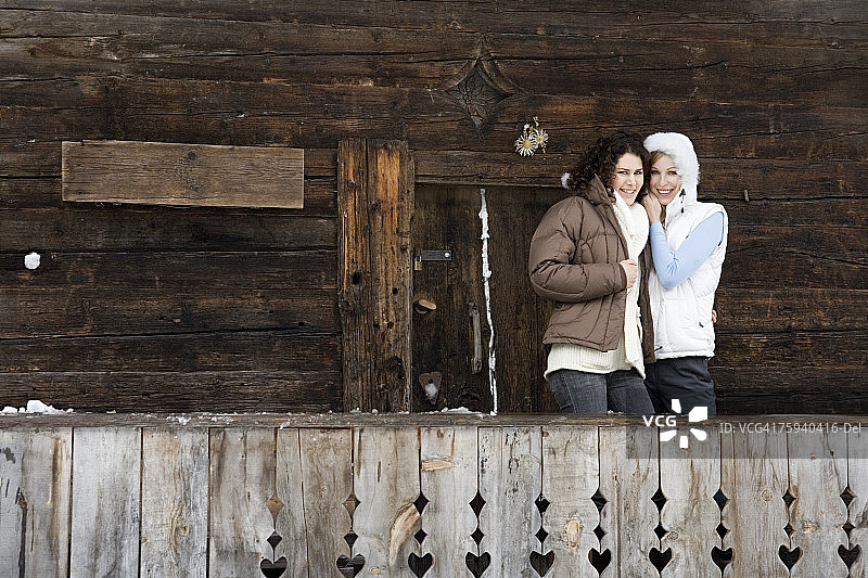 冬季休假中的女朋友们图片素材