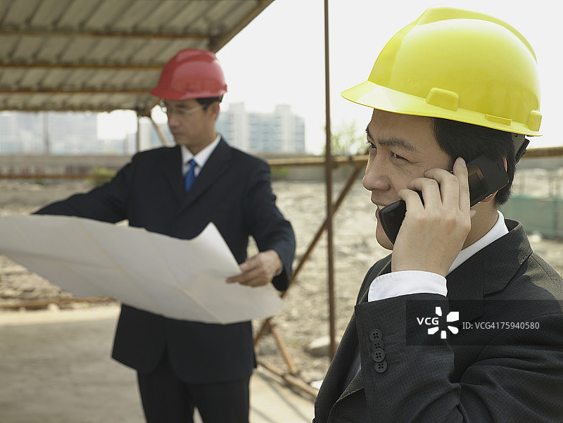 在建筑工地的商人图片素材