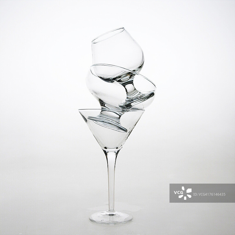 玻璃杯堆图片素材