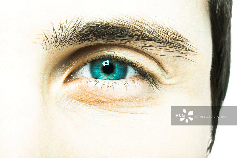 年轻男子的眼睛特写图片素材