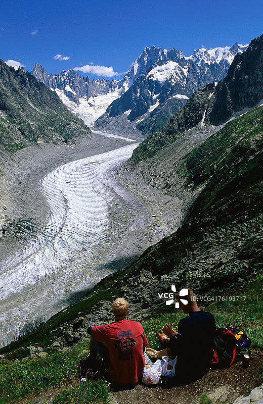 法国罗纳-阿尔卑斯山夏蒙尼：蒙坦维冰海远足图片素材