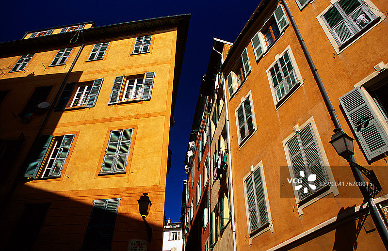 法国尼斯萨雷亚 Cours 的彩色房屋外墙图片素材