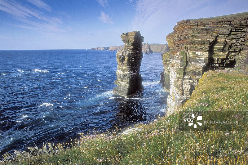 苏格兰凯斯内斯郡：邓肯斯比角的石柱和悬崖图片素材