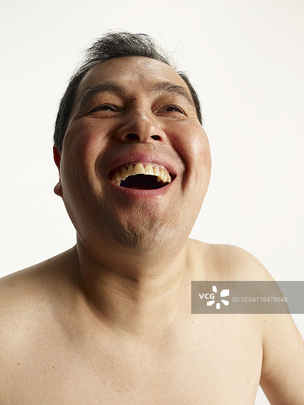 中年男人大笑图片素材