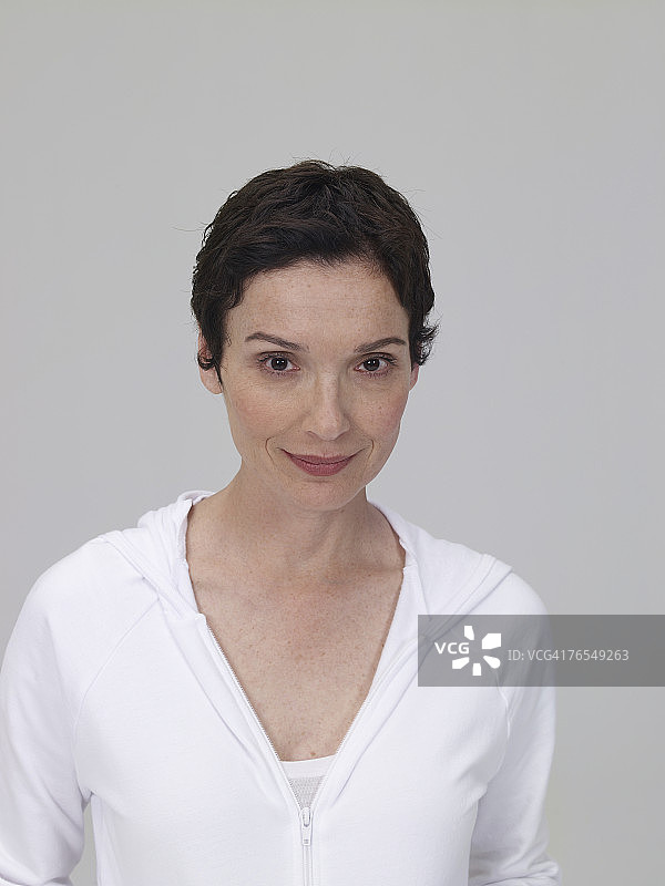 中年妇女微笑特写肖像图片素材