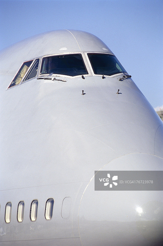 大型喷气式飞机的机头图片素材