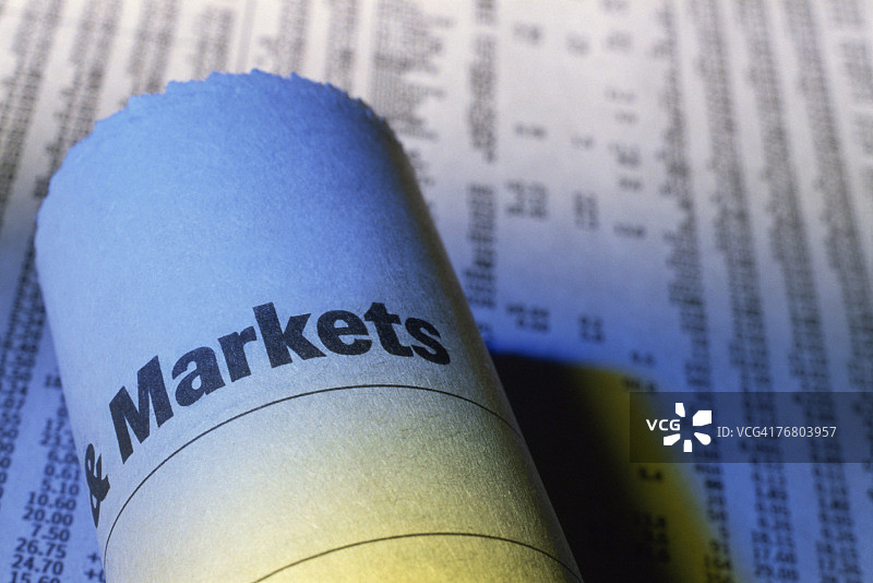 股市价格和报纸头条图片素材