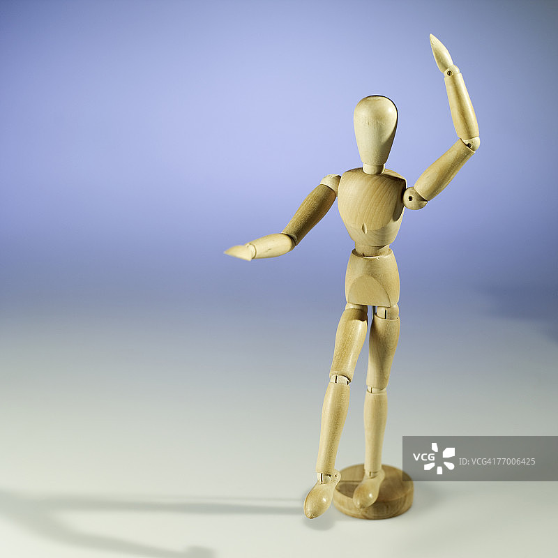 举起手臂的人体模型图片素材