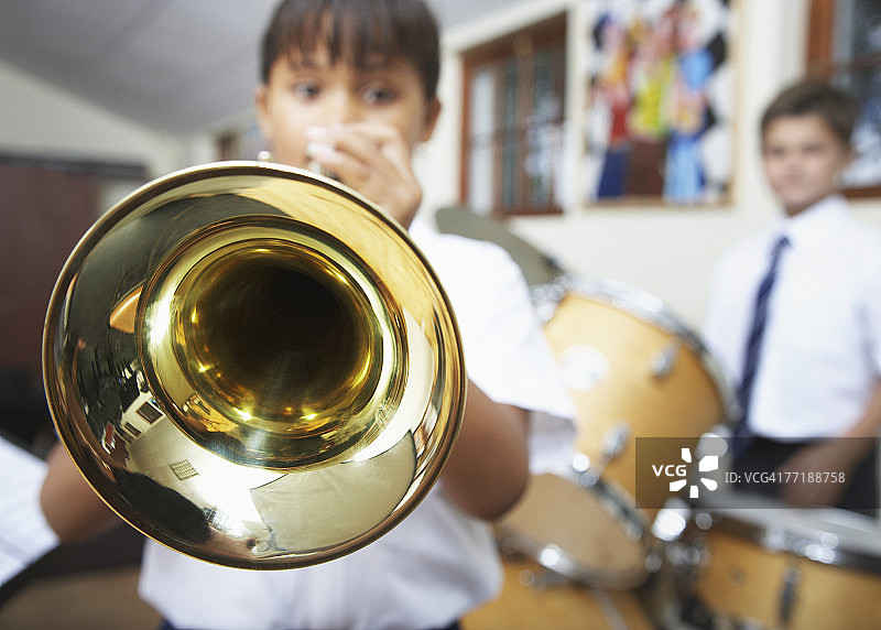 音乐课上的学生图片素材