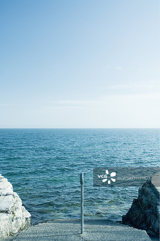 通往湖泊的坡道图片素材