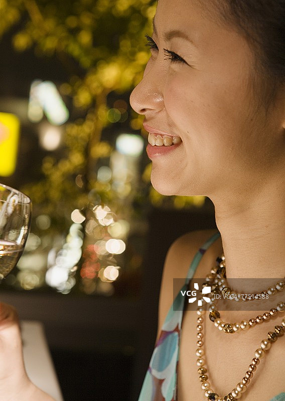 女人打扮图片素材