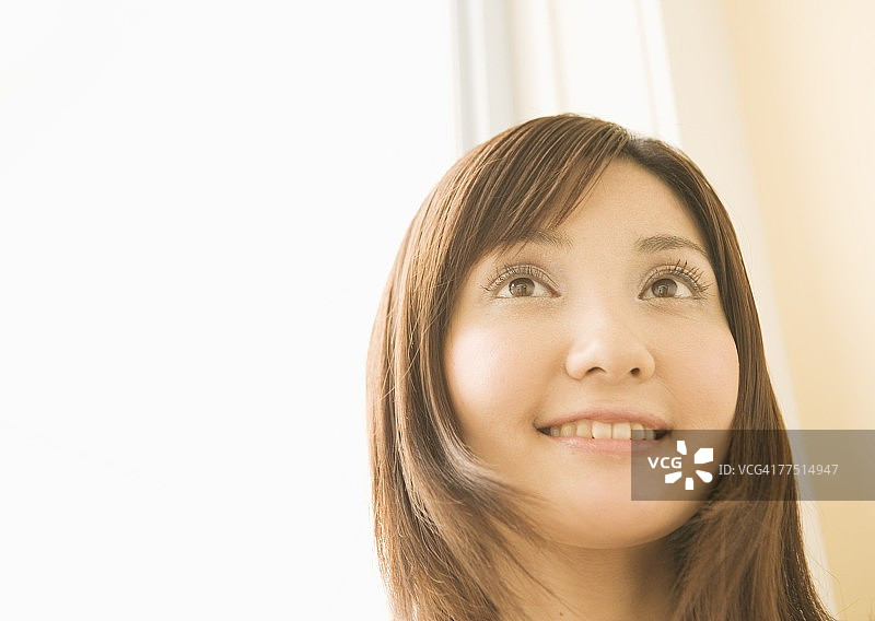 微笑的女人图片素材