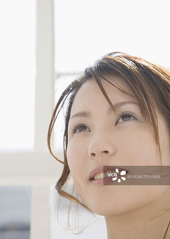 女人看了图片素材