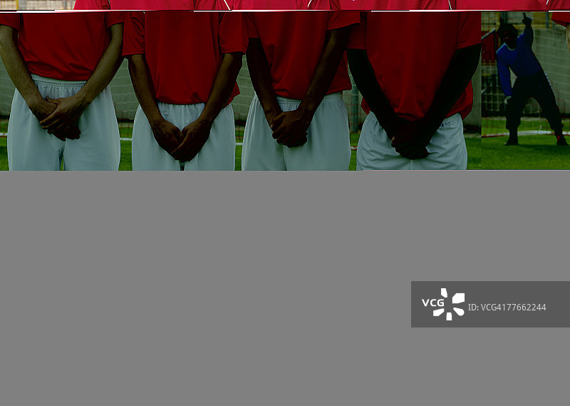 足球运动员排列防守任意球图片素材