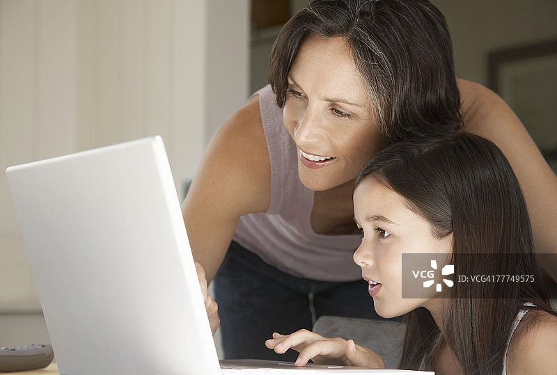 母女俩图片素材