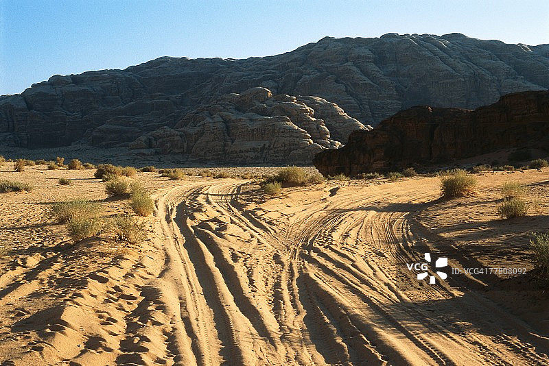 通往约旦岩石地貌的土路图片素材
