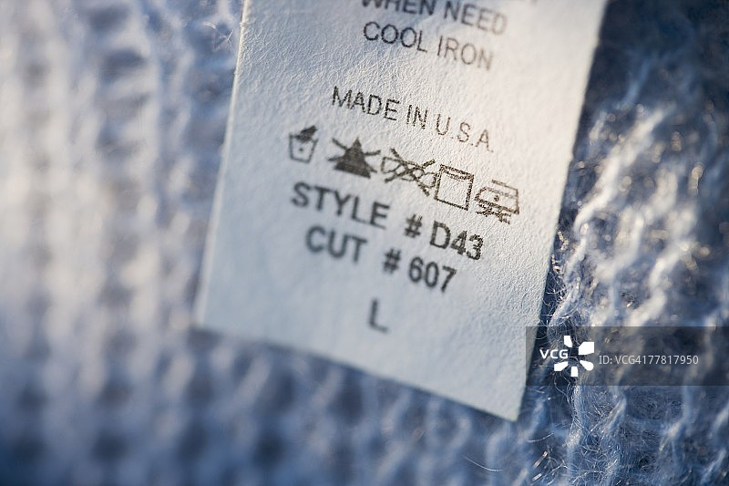 天平上的苹果和药物图片素材