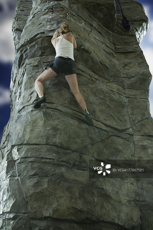 攀岩的女人图片素材
