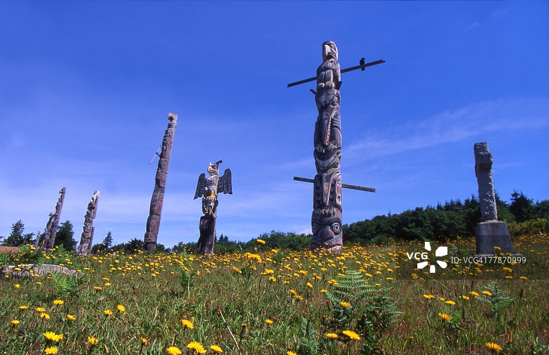 宁普基什墓地和图腾柱图片素材