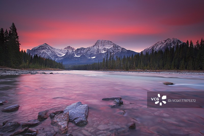 落基山脉和阿萨巴斯卡河，贾斯珀国家公园图片素材