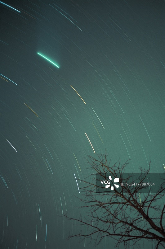 海尔-波普彗星和星迹图片素材