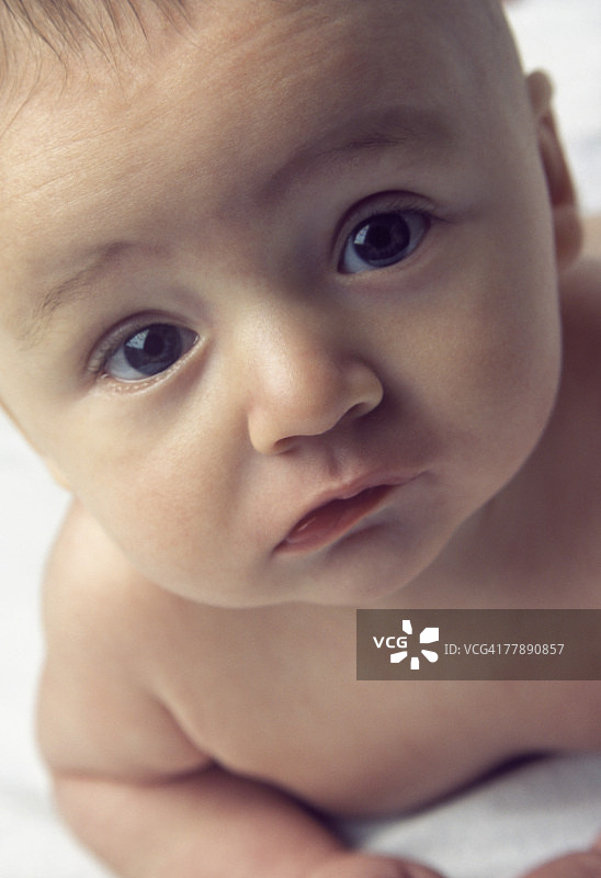 好奇的宝宝图片素材