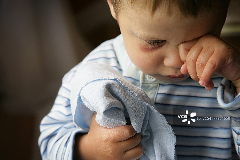 困倦的小男孩图片素材