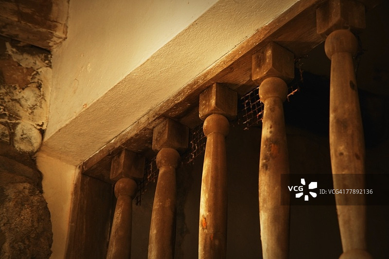 仰视柱子图片素材