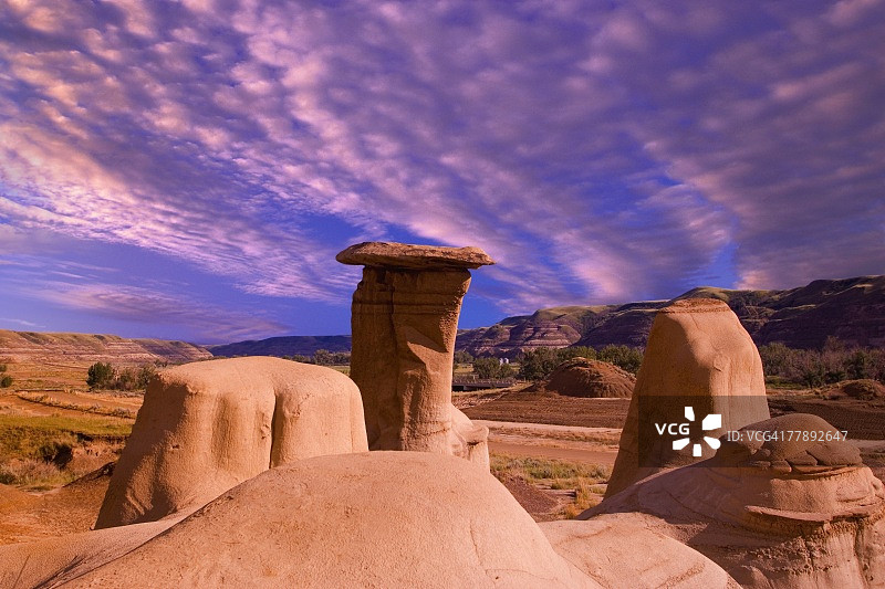 荒地的石林图片素材