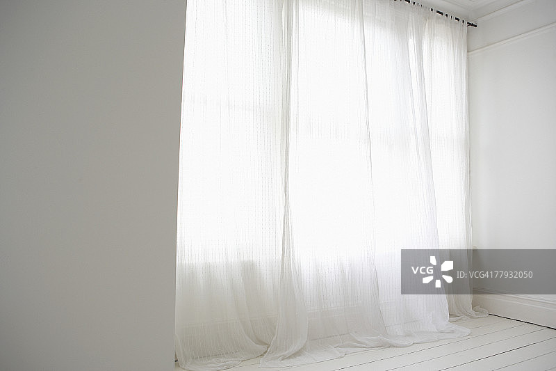 带窗帘的空房间图片素材