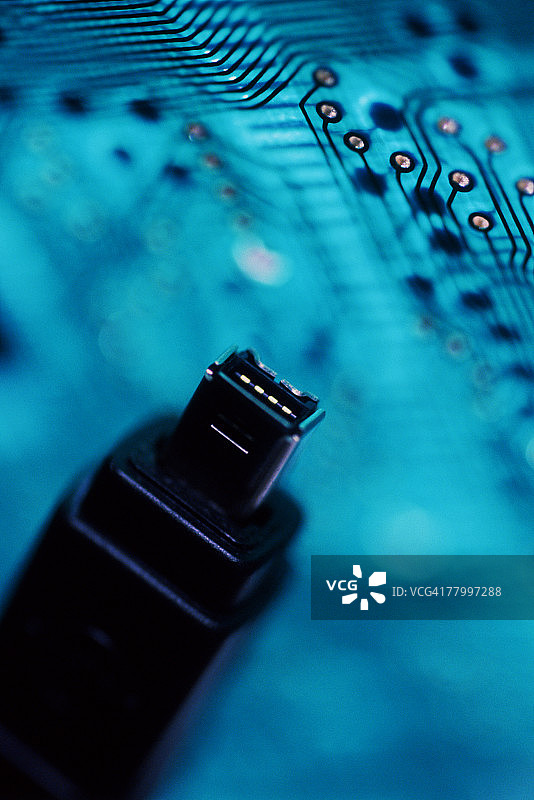 火线电缆和电路板图片素材