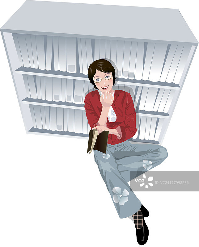 倚靠书架微笑的女人肖像图片素材