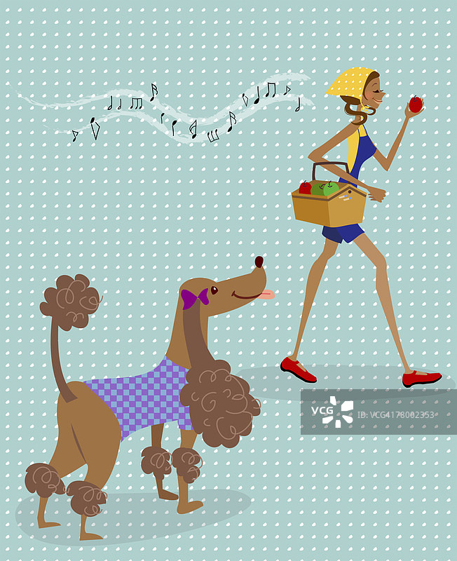 女人吃苹果，小狗看着她的侧面照图片素材