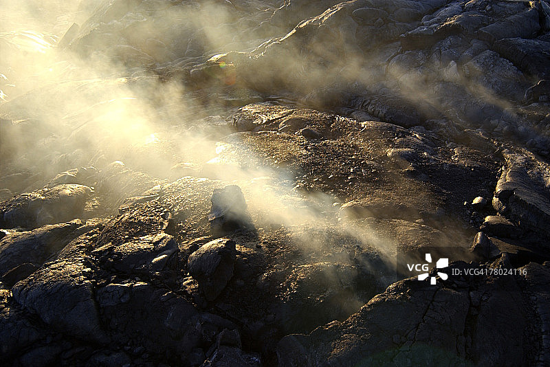 基拉韦厄火山熔岩上升蒸汽与纹理特写图片素材