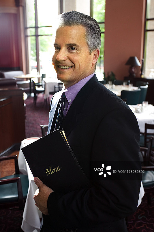 服务员拿着菜单图片素材