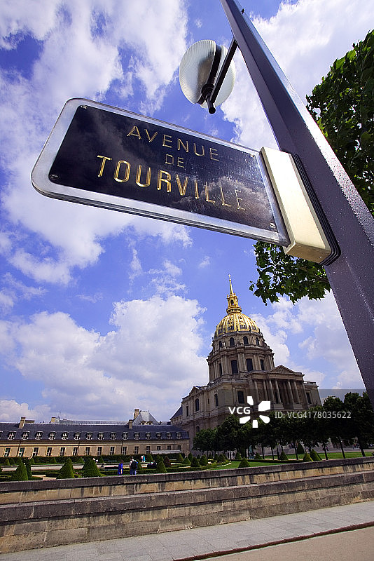 巴黎荣军院附近的街道标志图片素材
