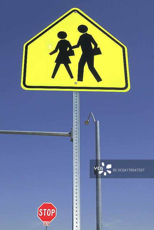 学校十字路口标志图片素材