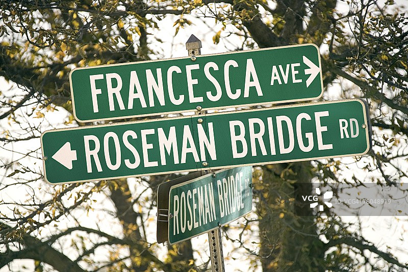 乡村路口的街道标志图片素材