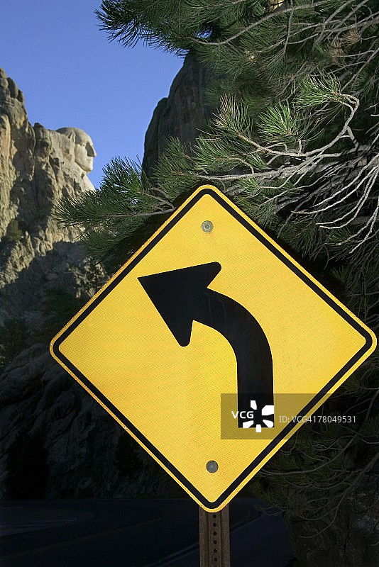 拉什莫尔山国家纪念公园的道路标志图片素材