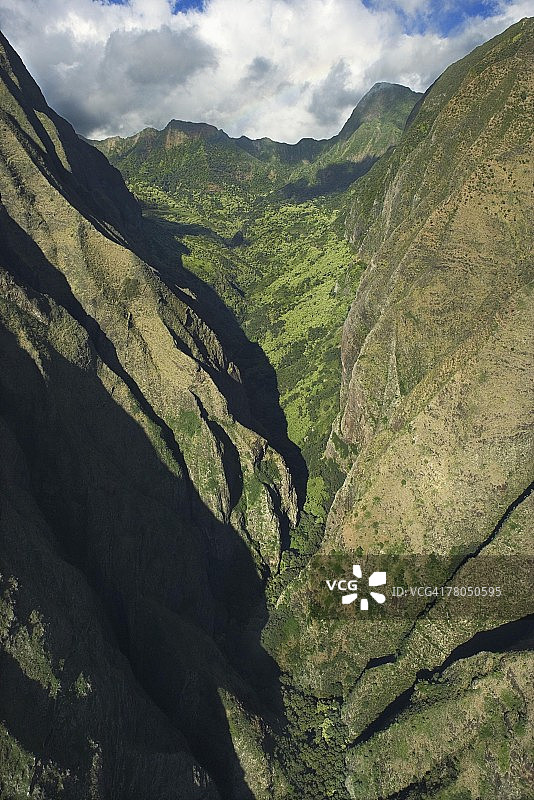 夏威夷崎岖景观航拍图片素材
