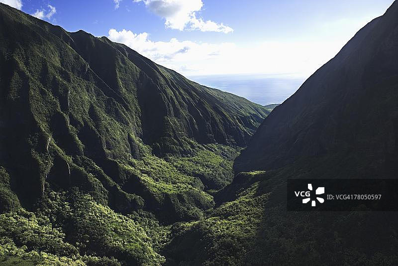 夏威夷深峡谷的鸟瞰图图片素材