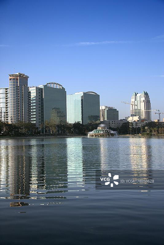 奥兰多天际线水中倒影图片素材