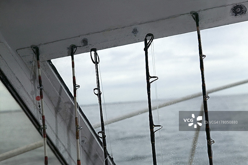 船内的钓鱼竿图片素材