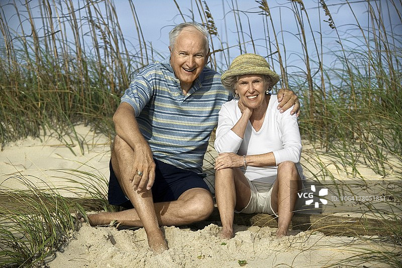 海滩情侣合影图片素材